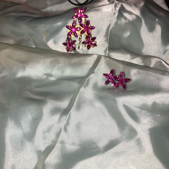 Pink & crystal dangle pendant leather w earrings - Picture 8 of 8